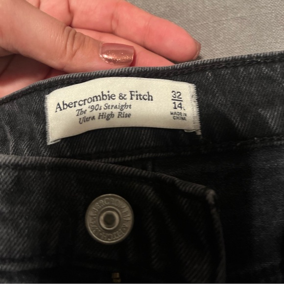 Abercrombie Ultra High Rise 90s Straight Jean Size 14 Long - Picture 2 of 6